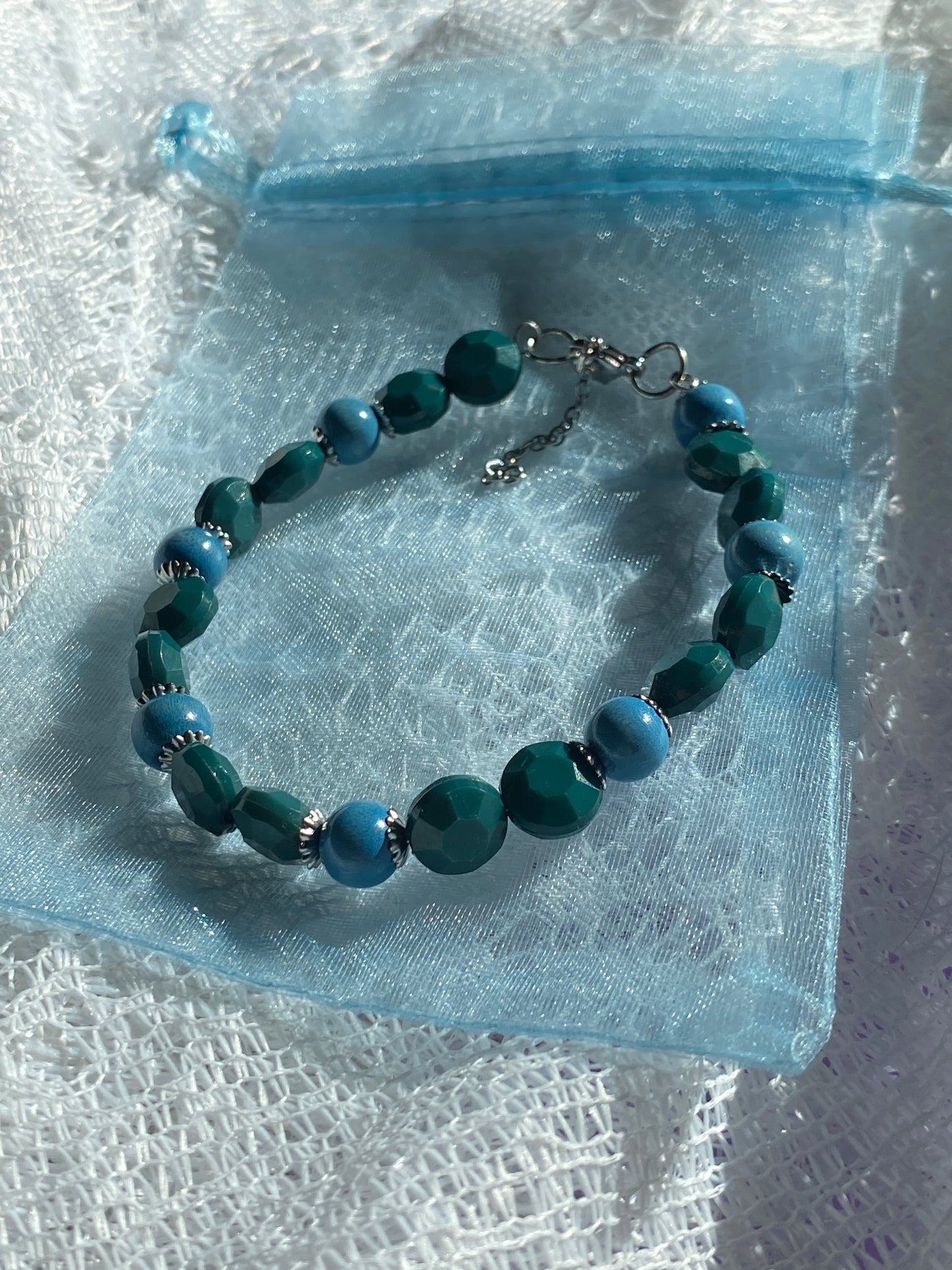 Beaded bracelet | Green & blue