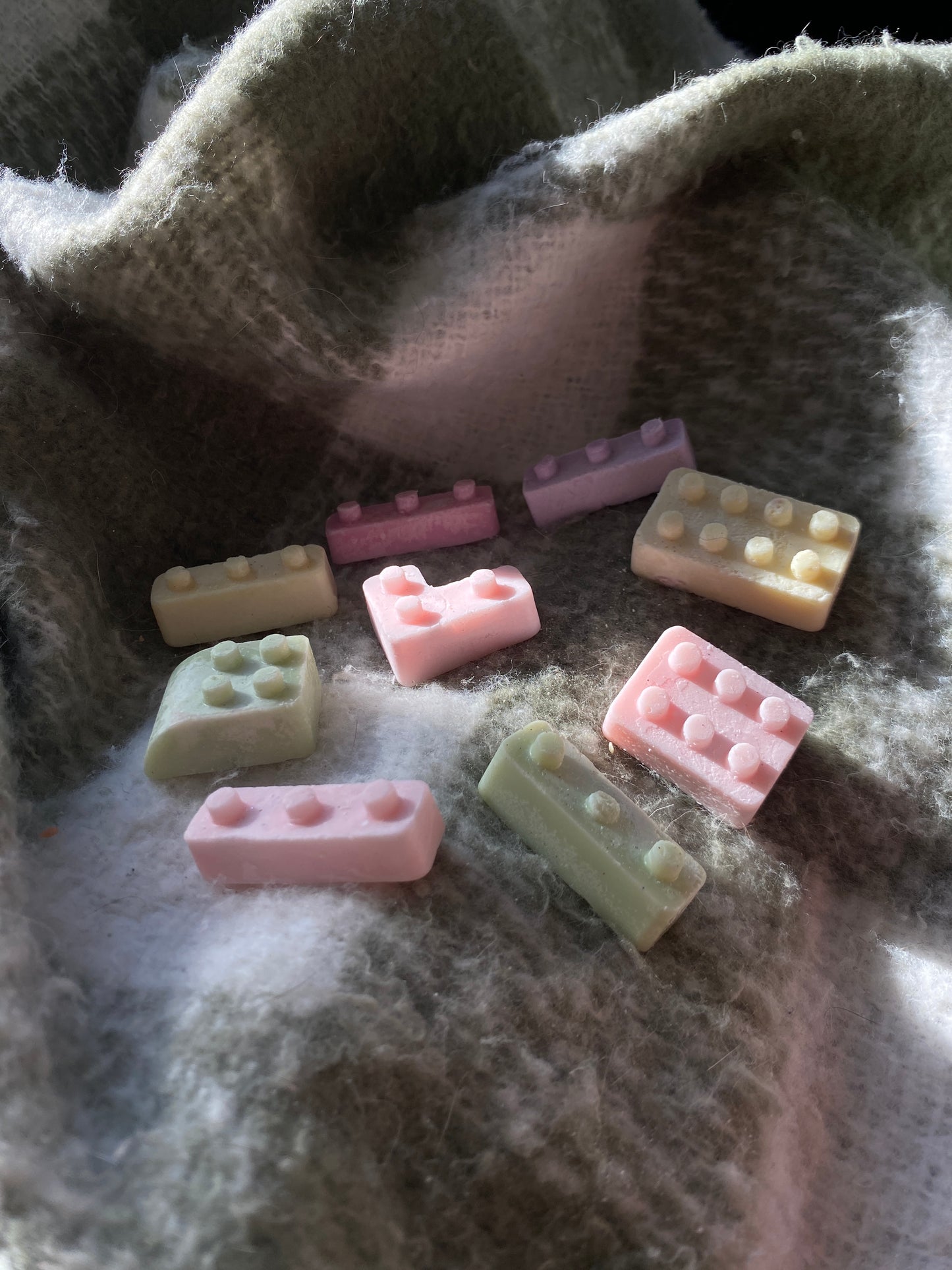 “Lego" brick wax melts (8 pieces)