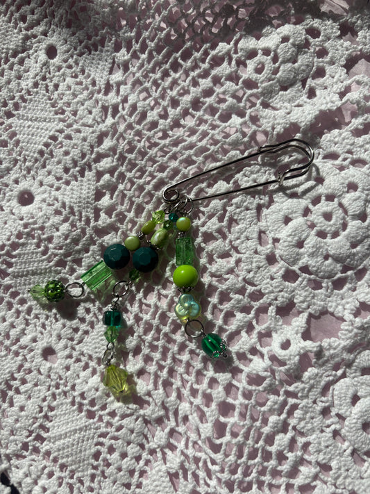 Safety pin badge - Green