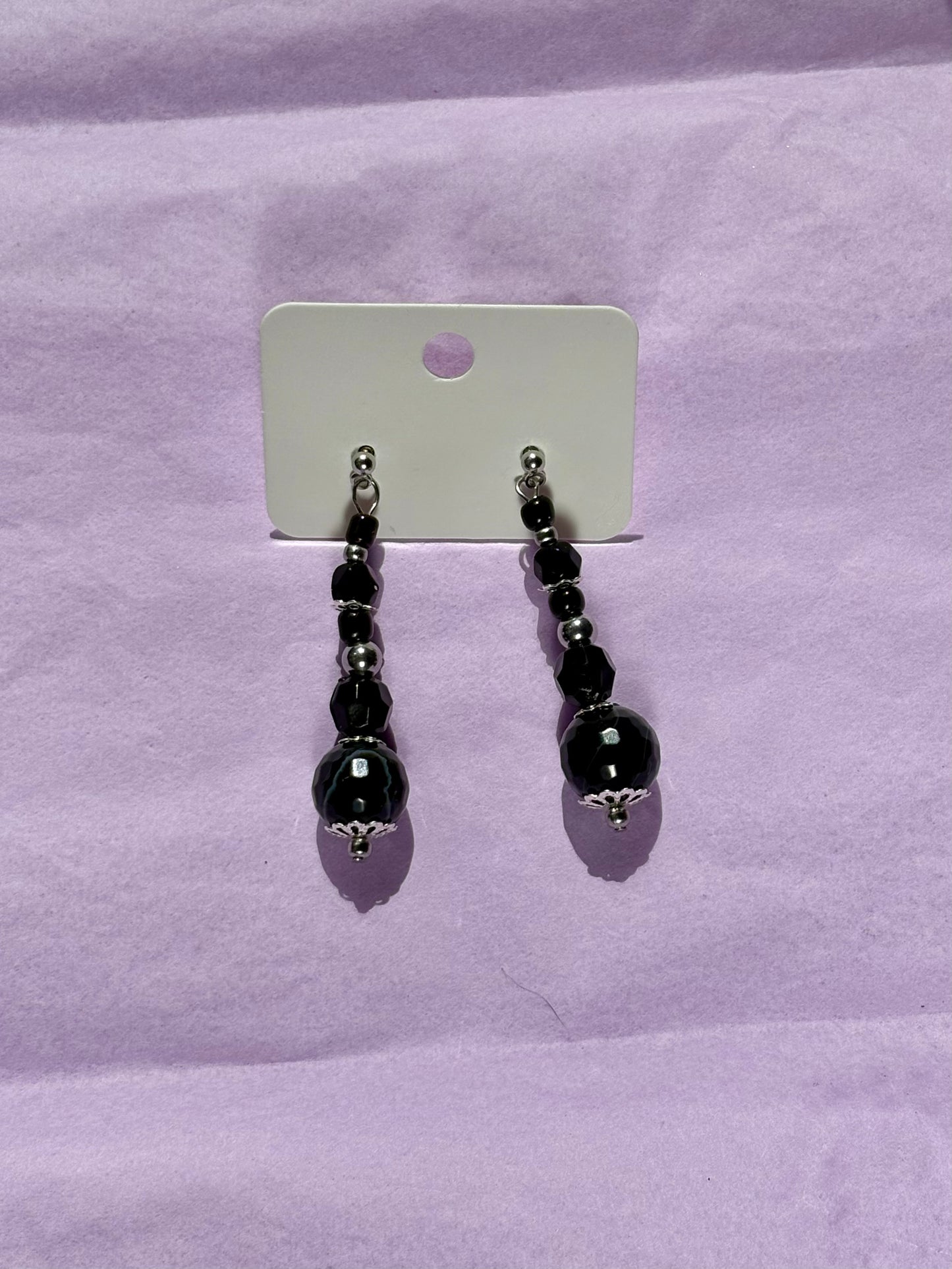 Beaded stud earrings | Black