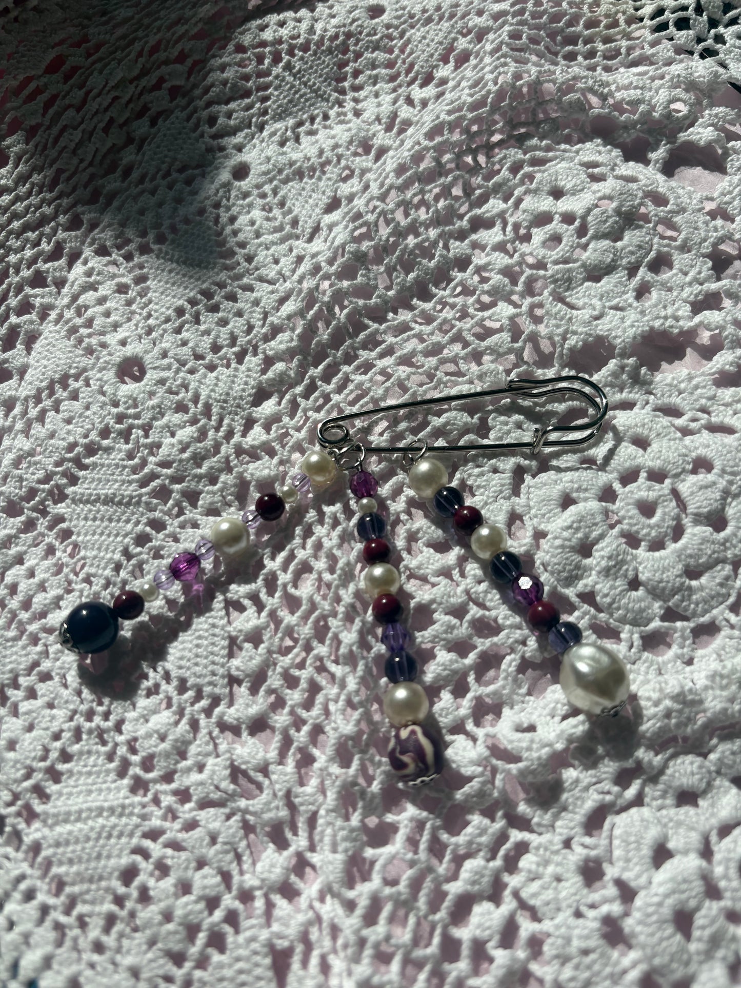 Safety pin badge - Purple
