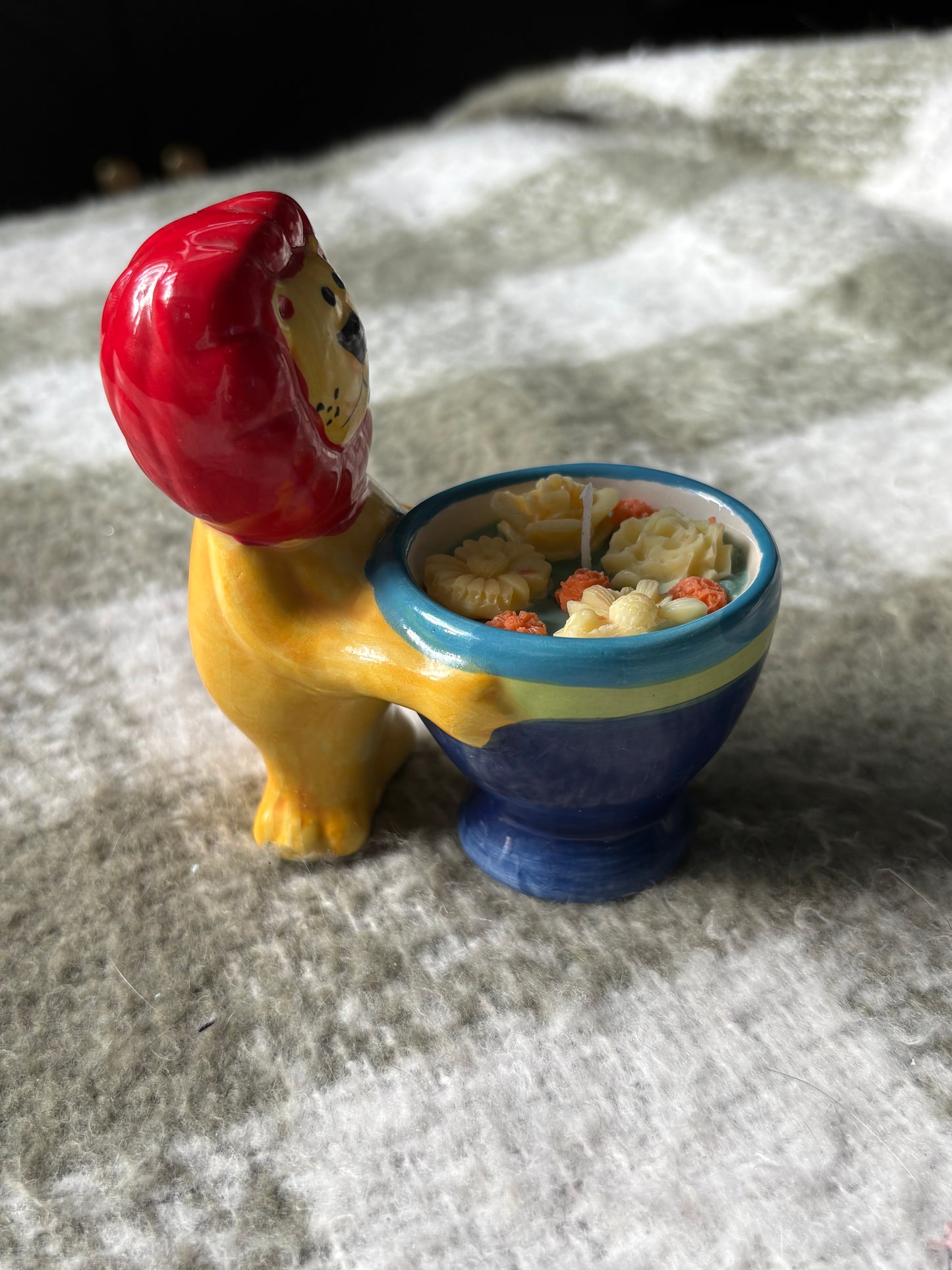Mini lion candle