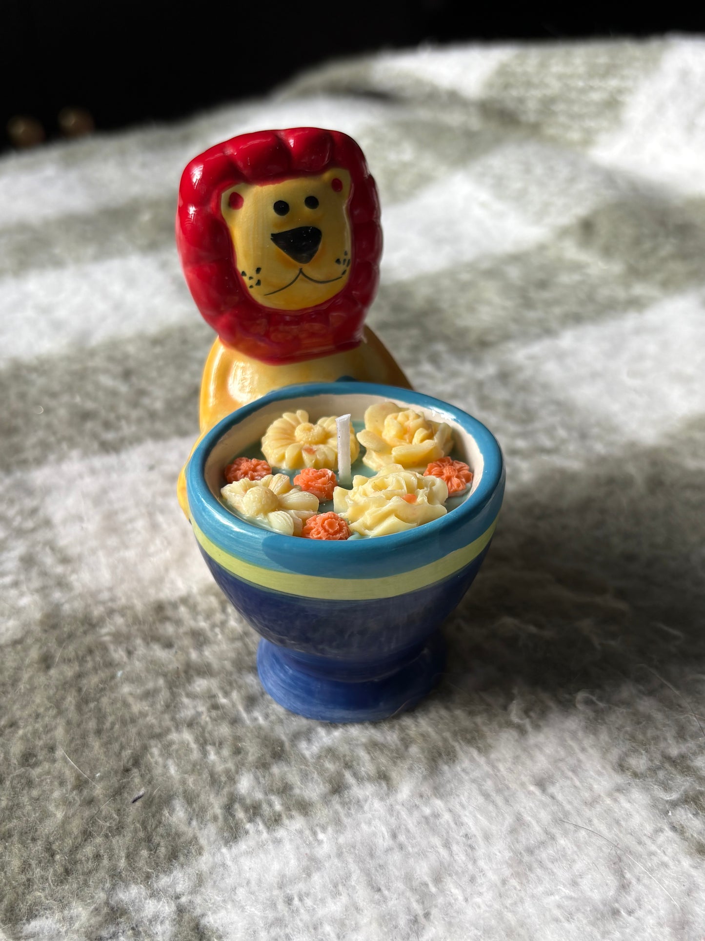 Mini lion candle