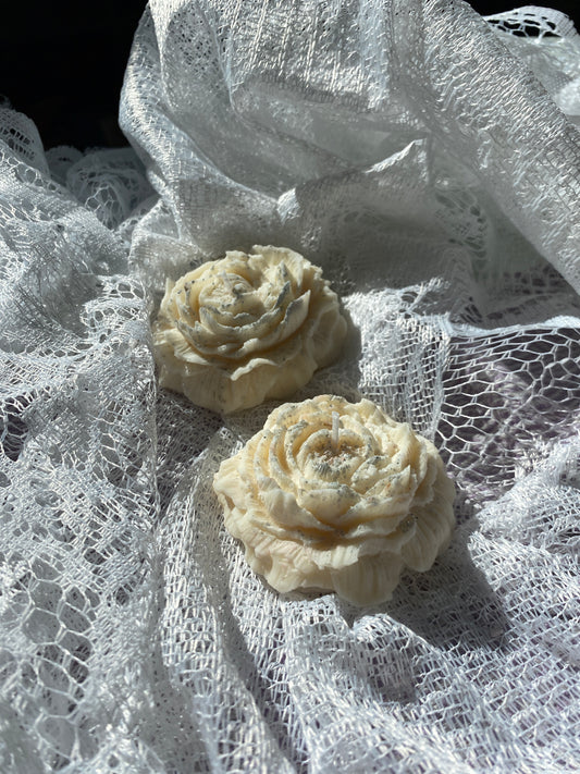 White flower candle