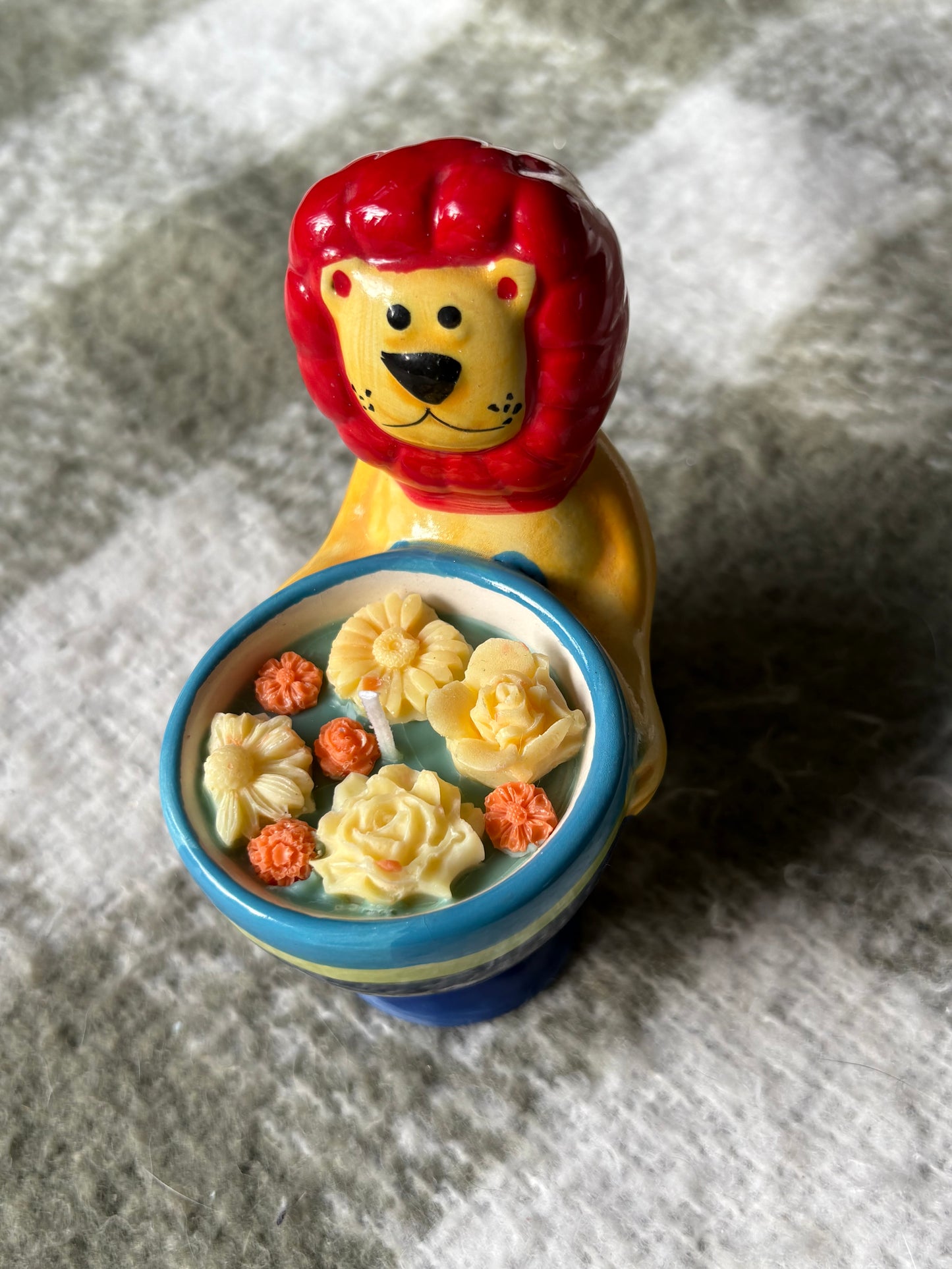 Mini lion candle