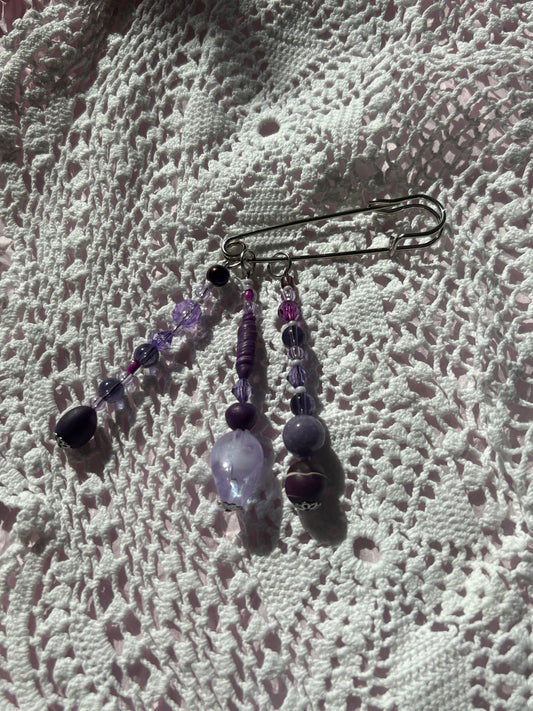 Safety pin badge - Purple