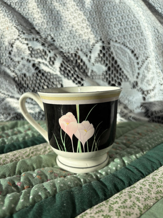 Upcycled teacup candle