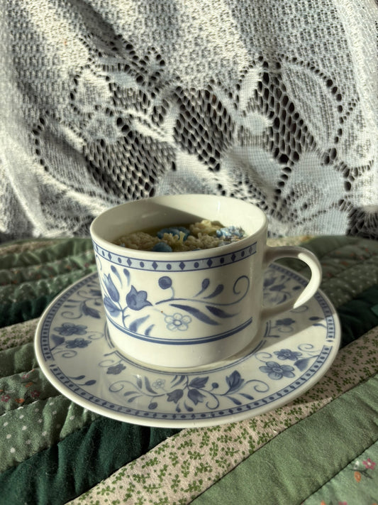 Upcycled teacup candle